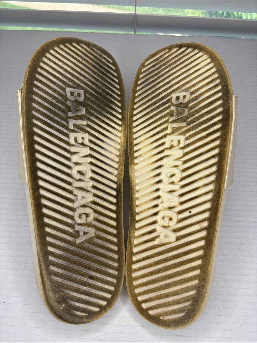Balenciaga pool slides *stained* men’s size 10. - Picture 6 of 7